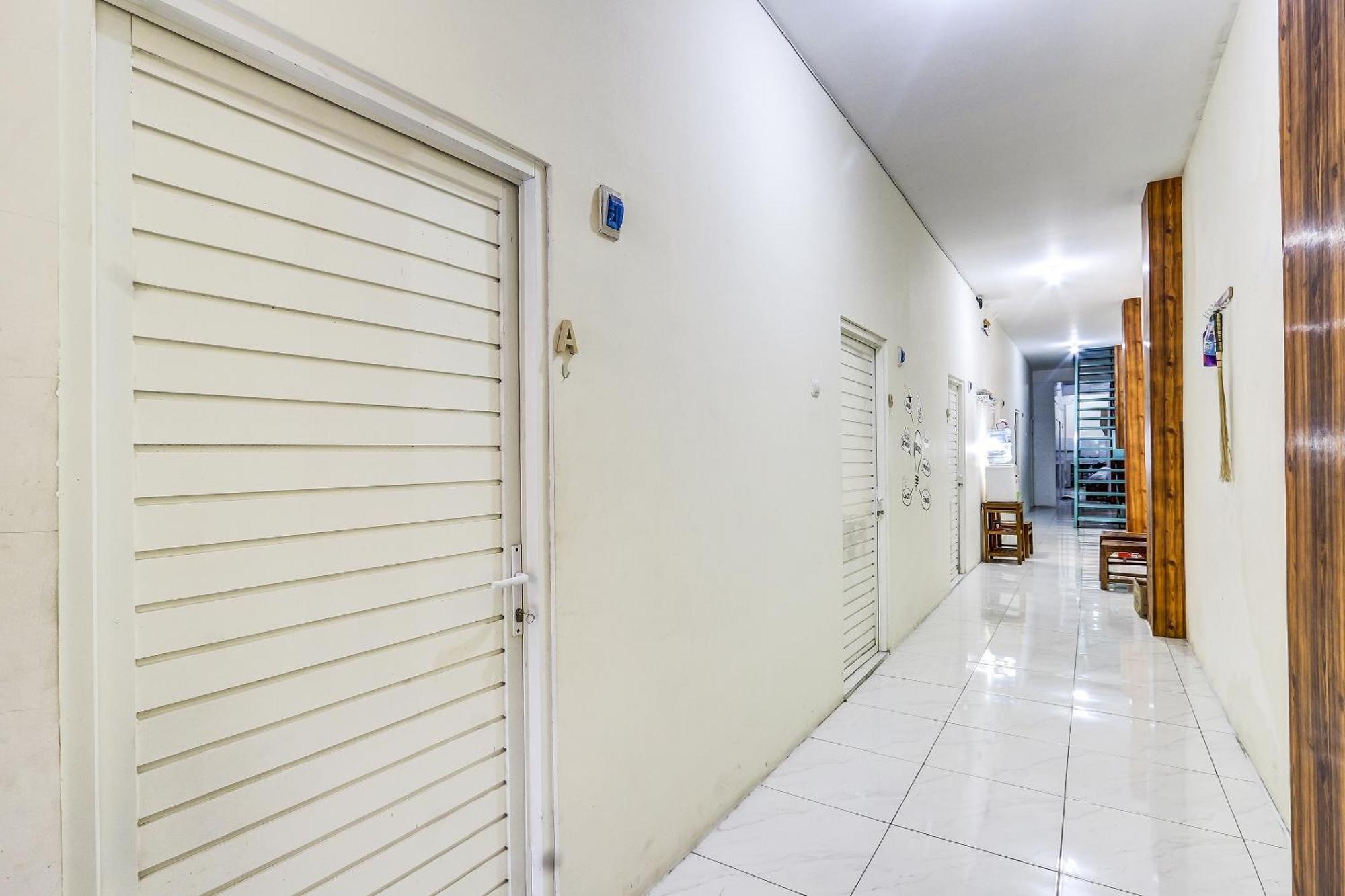 Spot On 90780 Gang Tengah Homestay Syariah Semarang Exterior foto