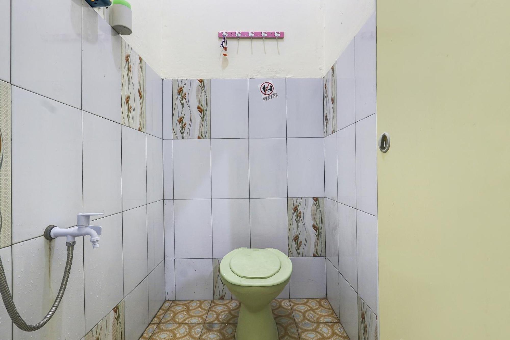 Spot On 90780 Gang Tengah Homestay Syariah Semarang Exterior foto